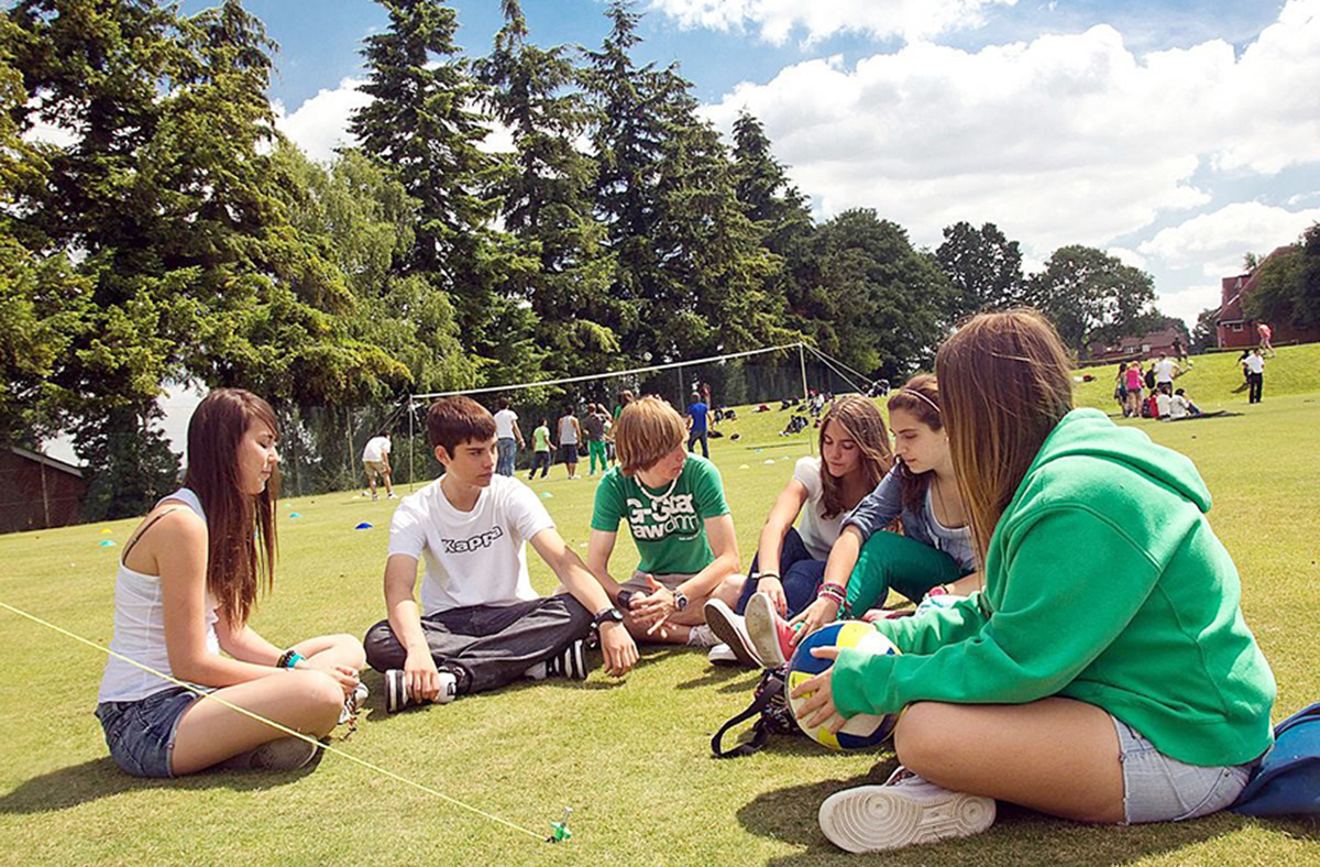 cơ hội việc làm cho giới trẻ