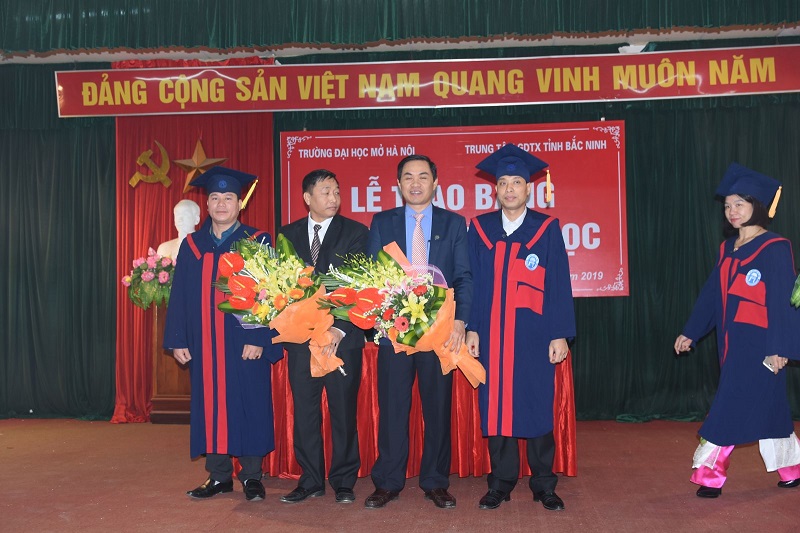Bằng đại học tại chức với đại học chính quy có giá trị như nhau