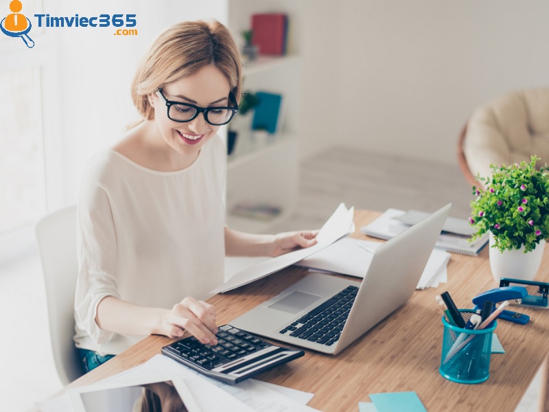 Quản lý hoạt động chấm công, ngày nghỉ, tăng ca