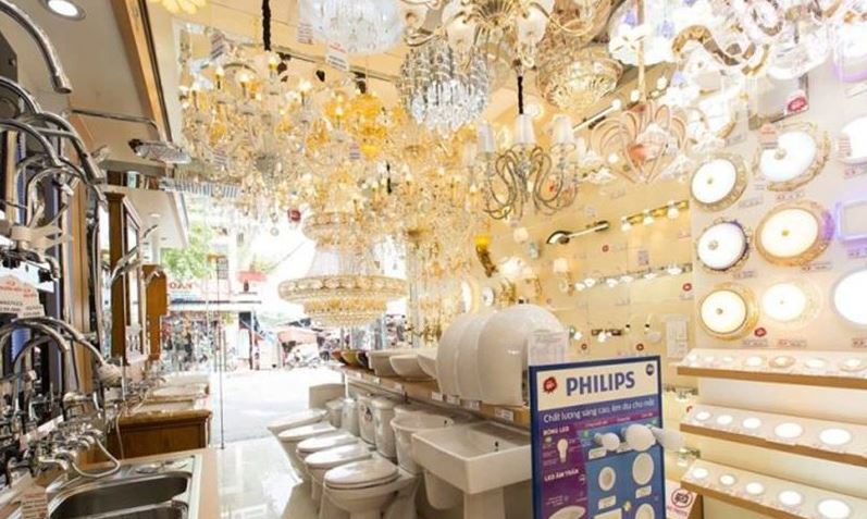 Trưng bày sản phẩm chính về phía bên thuận