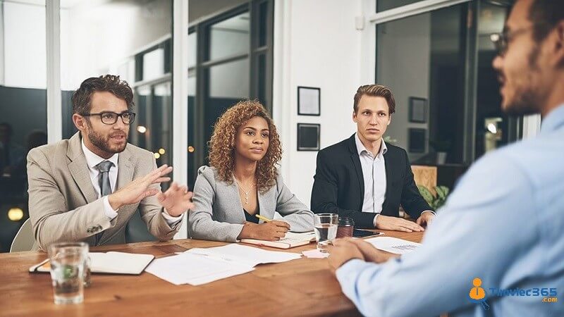 Câu 7: Trong quá khứ bạn đã từng phải đối mặt với những khó khăn thử thách như thế nào, bạn có thể chia sẻ không?