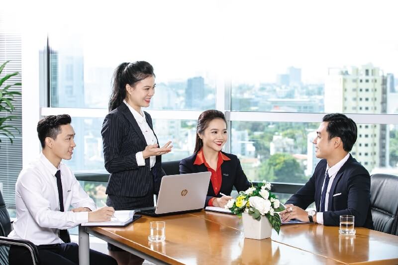 Đừng bao giờ tỏ ra quá thân mật