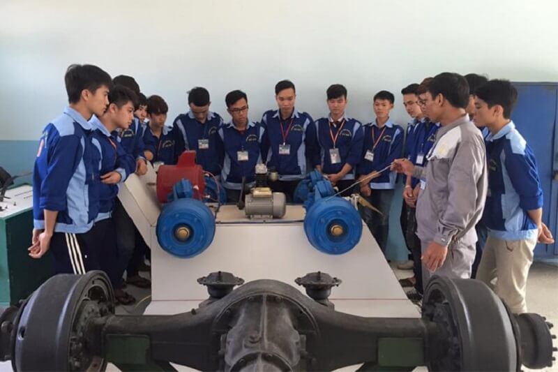 Chương trình giảng dạy mang tính ứng dụng