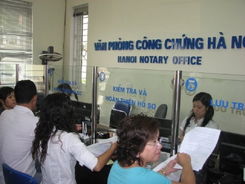 Giấy tờ trong hồ sơ nhận việc cần được công chứng