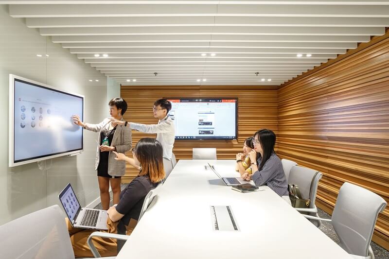 Kỹ năng giao tiếp và thuyết trình là cần có ở một người quản lý điều hành