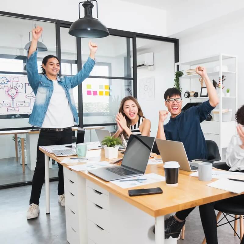 Cần đáp ứng điều kiện nào để được ở lại làm việc tại Anh?