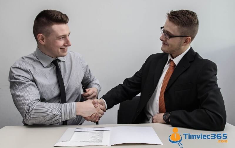 Chăm sóc khách hàng phát triển - Thu hút nguồn nhân lực trẻ viết đơn xin việc