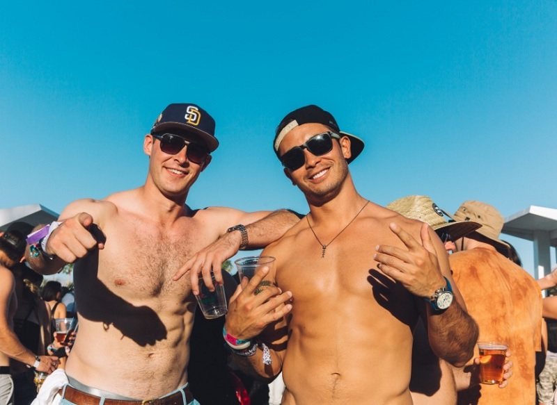 Nên sử dụng “Dude” với ai? 