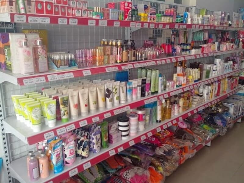 Xà bông, dầu gội, nước rửa bát đều là vật dụng không thể thiếu trong mỗi gia đình