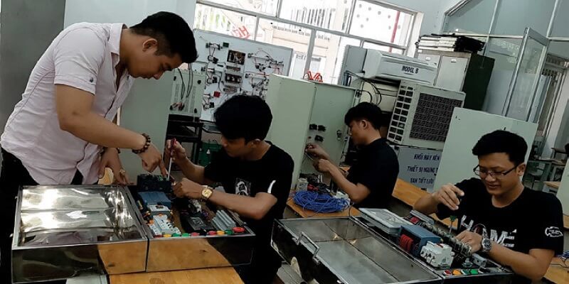 ​Phát triển các ứng dụng