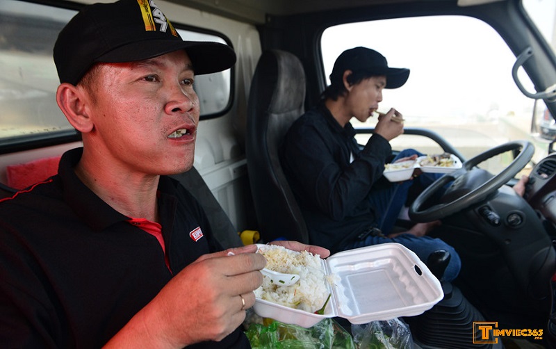 Thời gian làm việc của một lơ xe khiến họ cảm thấy khó khăn và áp lực thế nào?