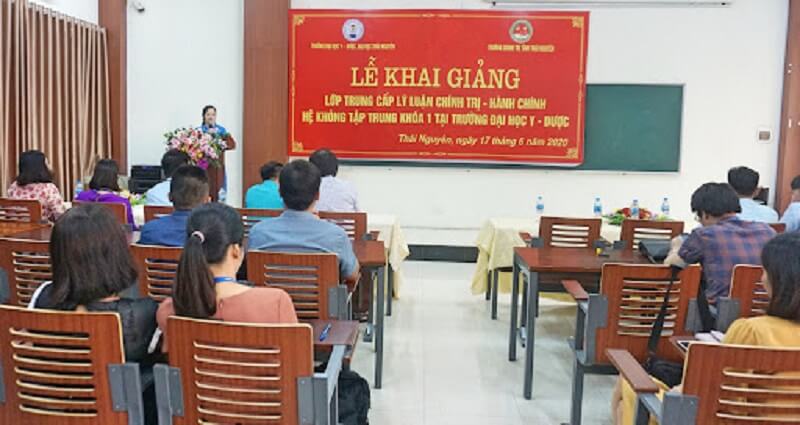 Việc học cung cấp chính trị giúp học viên củng cố bản lĩnh chính trị