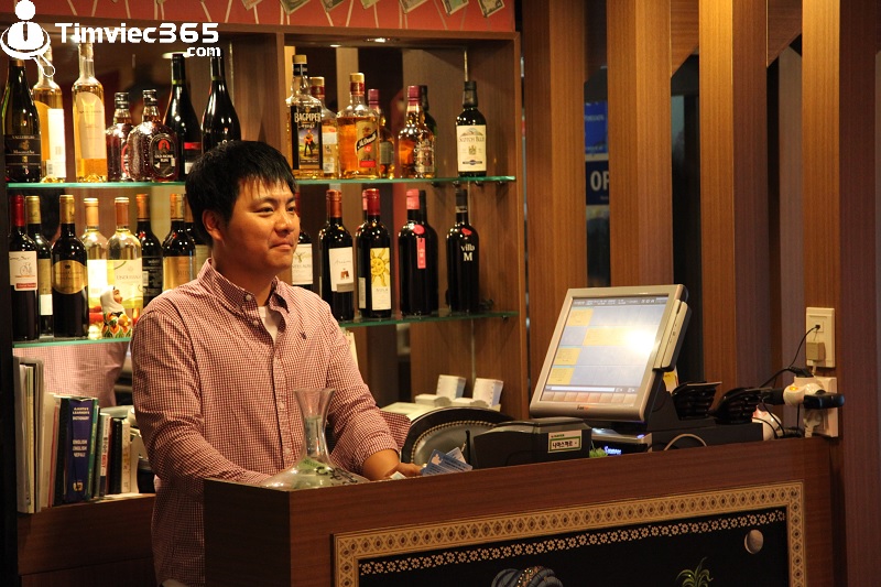 Nhận order của khách từ nhân viên phục vụ