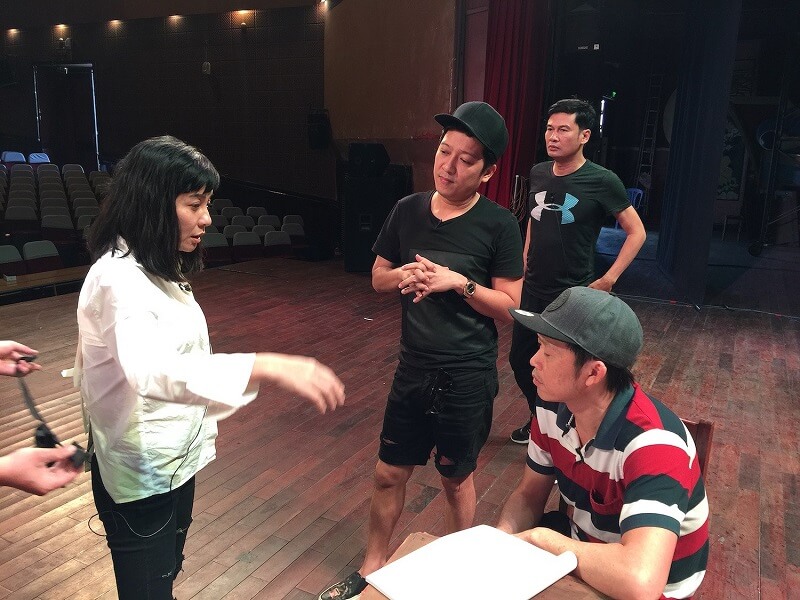 Biết lắng nghe ý kiến của những người trong đoàn phim