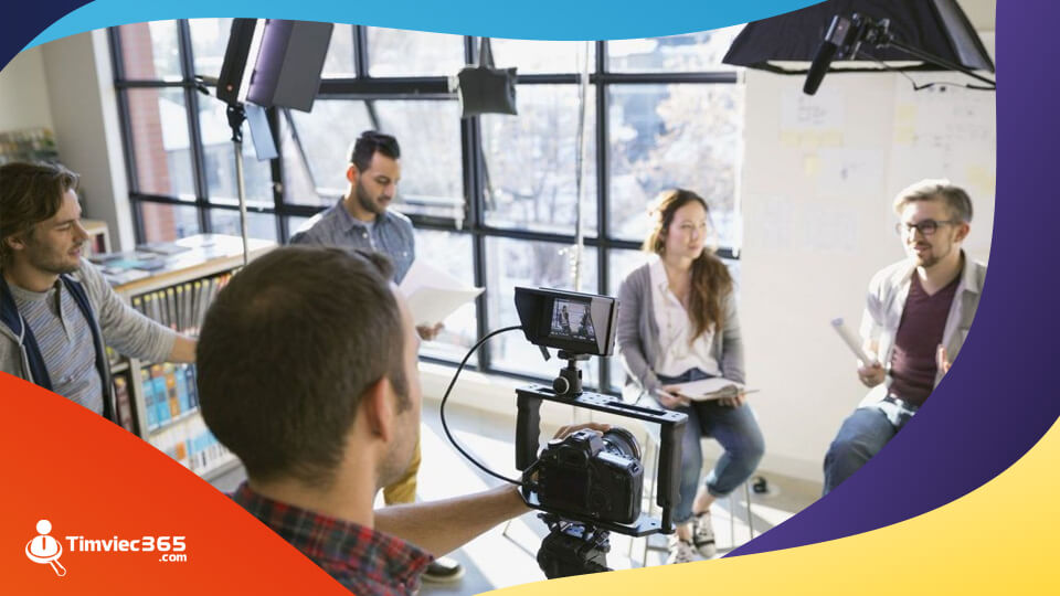 Thái độ chuyên nghiệp khi giao tiếp với giới truyền thông và công chúng