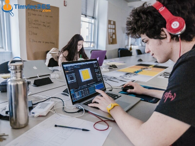 Thiết kế đồ họa tuyển sinh khối năng khiếu