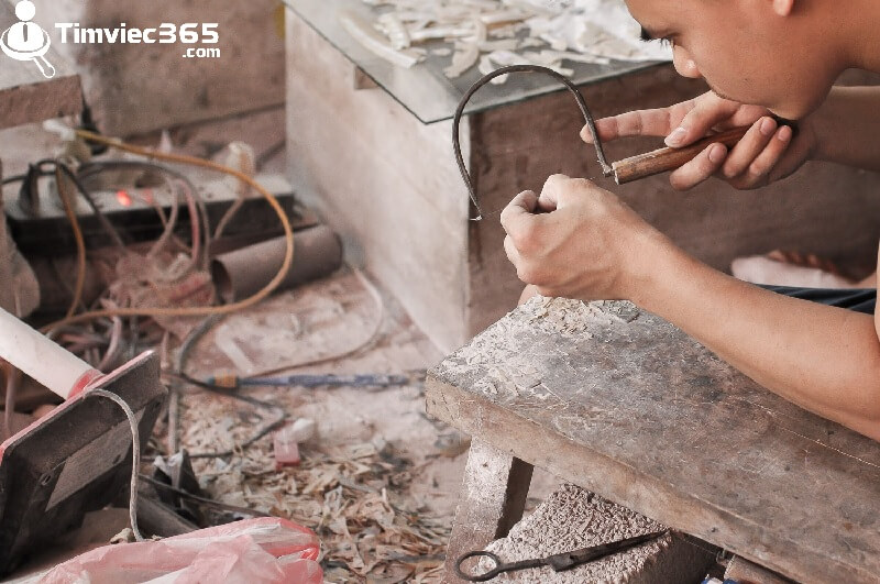 Dùng bột đen làm rõ các bức tranh 