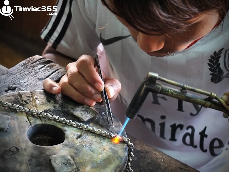 Công việc của một người thợ bạc là gì? 