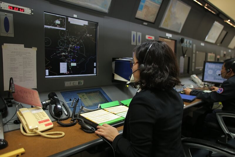 Nhân viên kiểm soát không lưu