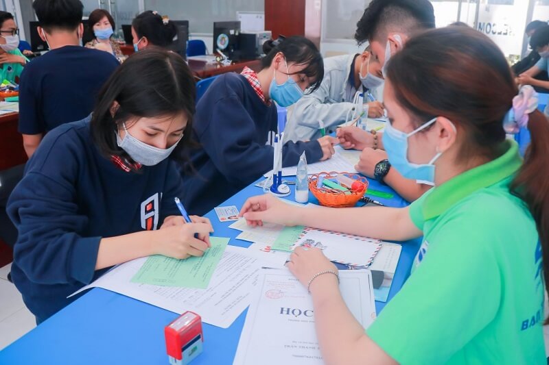 Trình bày về điểm thi và quá trình học tập của thí sinh