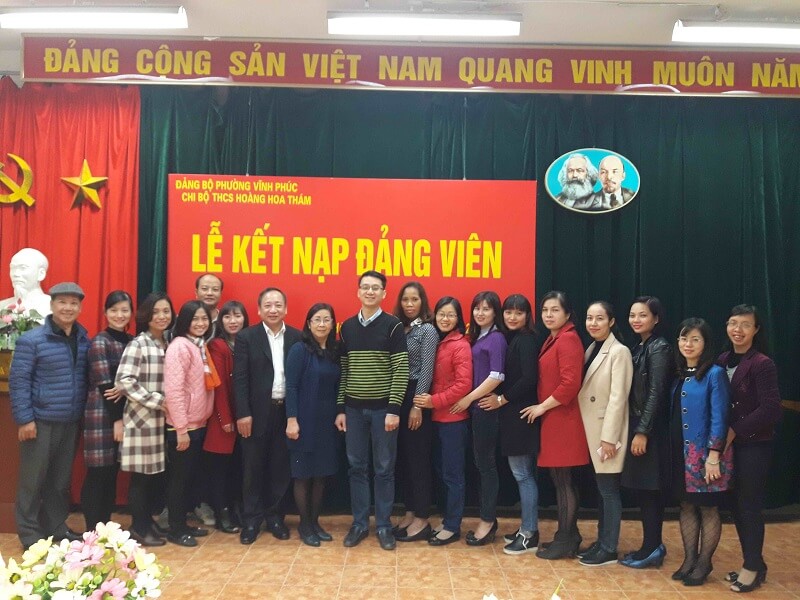 Đợi xác nhận cấp ủy đóng dấu hồ sơ để được kết nạp Đảng