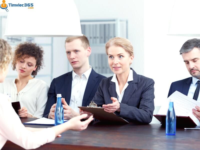 Sự tự tin, thân thiện và bình tĩnh chính là ưu điểm mà nhà tuyển dụng luôn nhấn mạnh