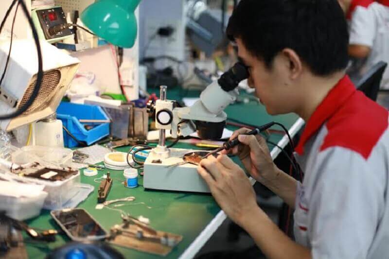 Kinh nghiệm tuyển thợ sửa điện thoại