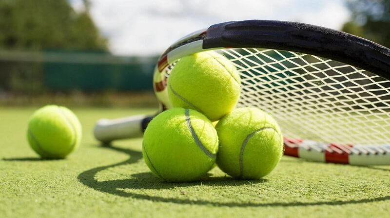 Nhặt bóng Tennis