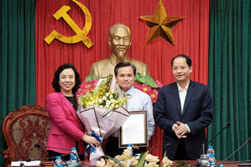 Hình thức khen thưởng  và những vấn đề xoay quanh nó