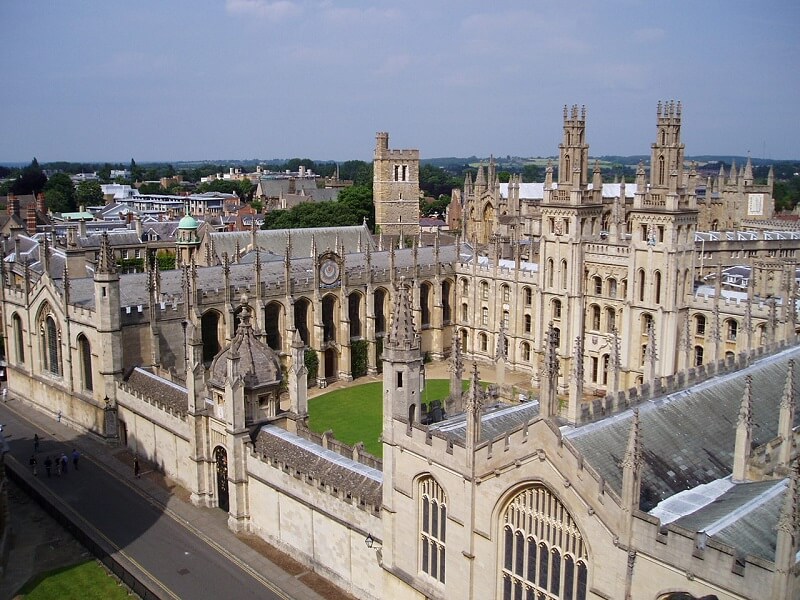 Bật mí điều kiện vào đại học Oxford và những thông tin cần thiết