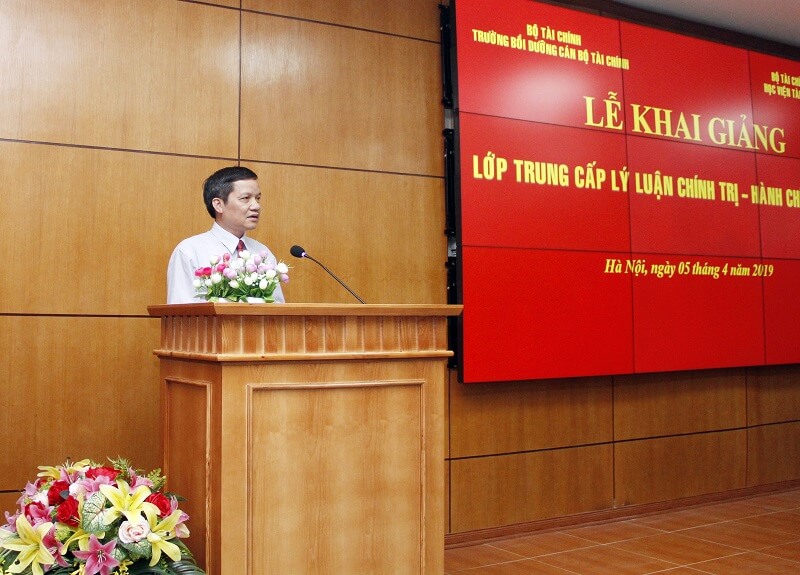 Học trung cấp chính trị để làm gì? Những vấn đề mà bạn cần biết