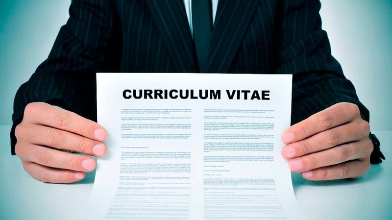 Nên viết CV tiếng Anh hay tiếng Việt để tỏa sáng hơn?