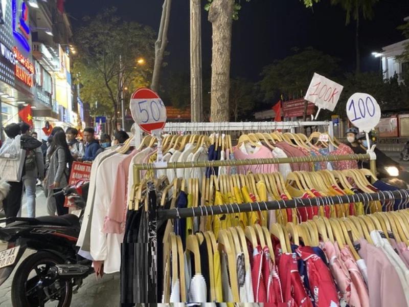 Kinh nghiệm bán hàng quần áo vỉa hè dành cho người mới vào nghề