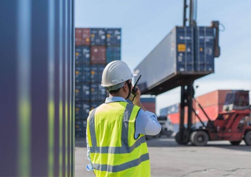 Nhân viên khai thác là gì? Tìm hiểu công việc nhân viên khai thác
