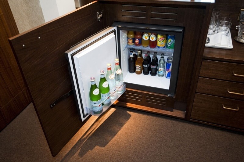 Giải mã về minibar khách sạn là gì? Bật mí những điều liên quan