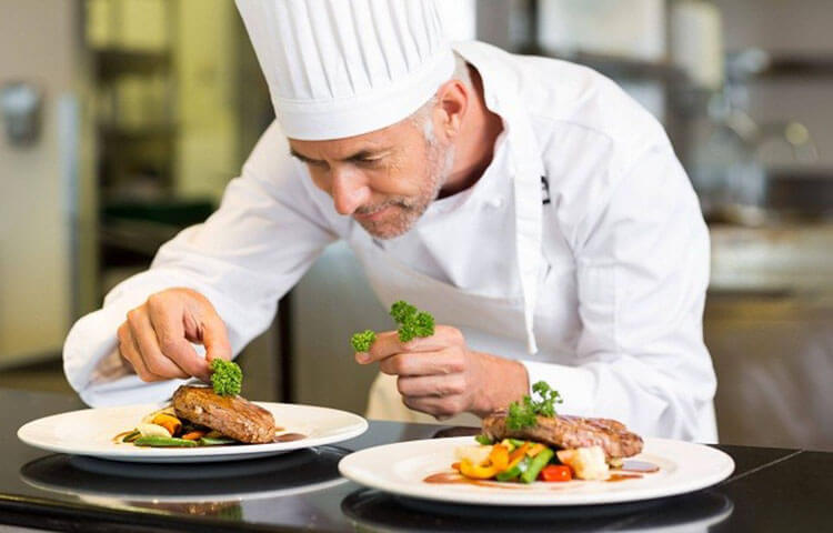 Phụ bếp là làm gì? Khám phá công việc phụ bếp chi tiết nhất